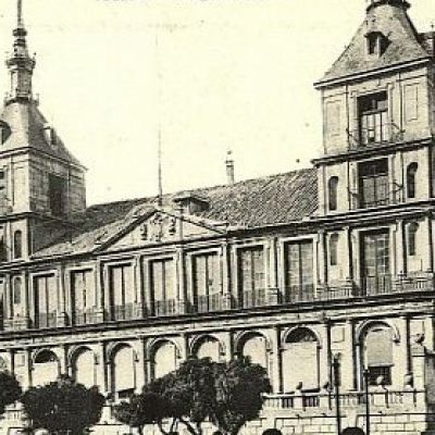 Edificio del Ayuntamiento en una postal hacia 1915