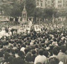 Un aspecto de la custodia de Arfe en las calles de Barcelona en 1952 Un aspecto de la custodia de Arfe en las calles de Barcelona en 1952