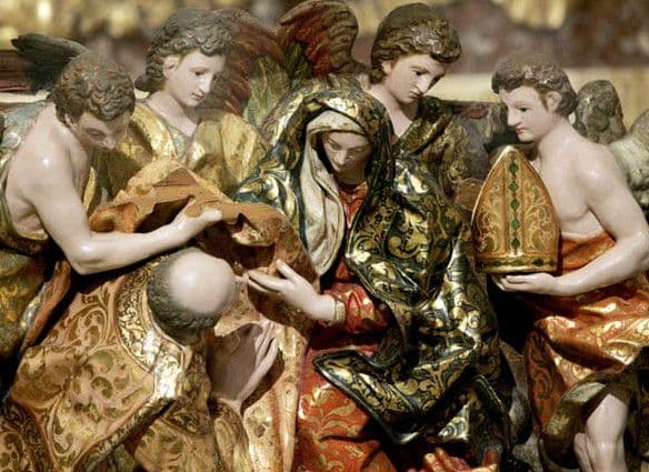 Fragmento de la talla del Greco con el tema de San Ildefonso Fragmento de la talla del Greco con el tema de San Ildefonso