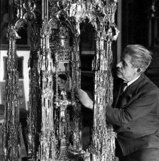 Julio Pascual restaurando la custodia en 1937 Julio Pascual restaurando la custodia en 1937
