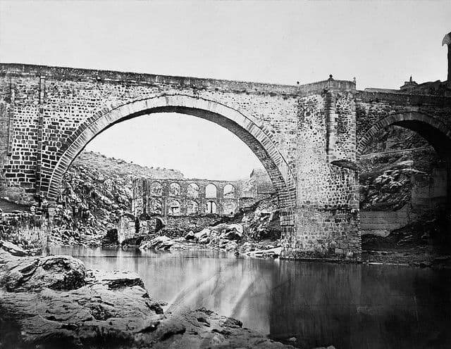 FotografÃa de CH Clifford (. 1858) con los últimos restos del Artificio tras el puente de Alcántara FotografÃa de CH Clifford (. 1858) con los últimos restos del Artificio tras el puente de Alcántara