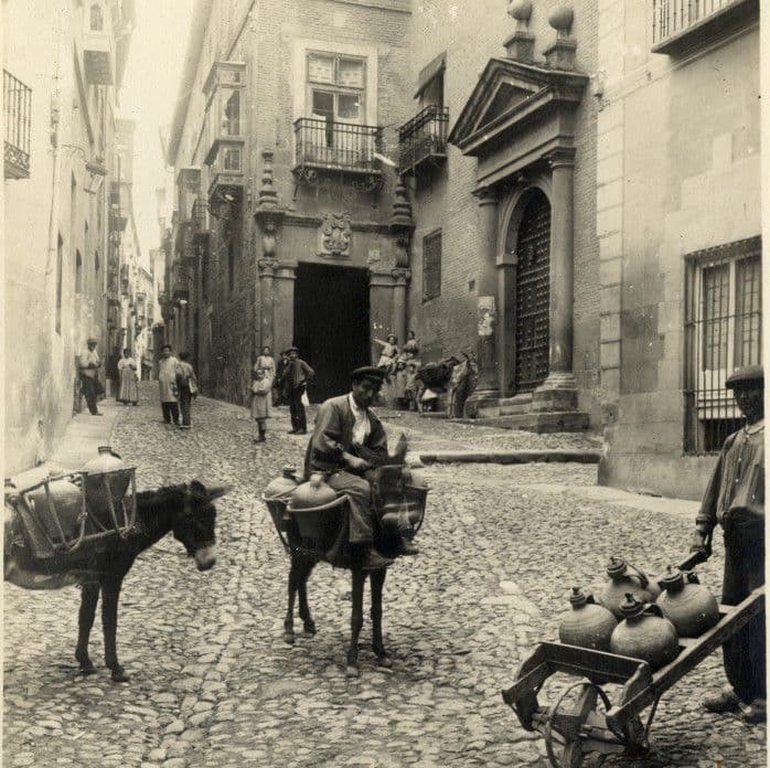 Calle de Nunez de Arce hacia 1915 fotografiada por Linares Calle de Nunez de Arce hacia 1915 fotografiada por Linares